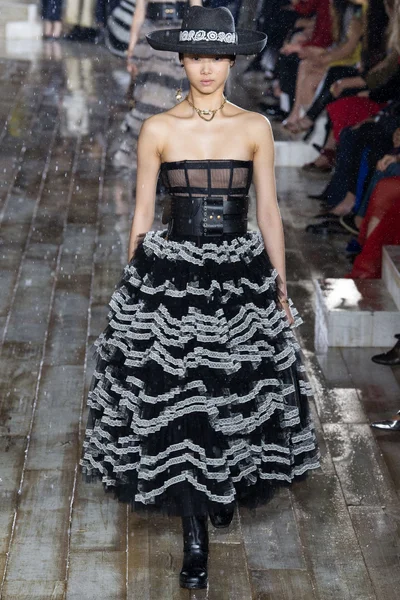 Look 77